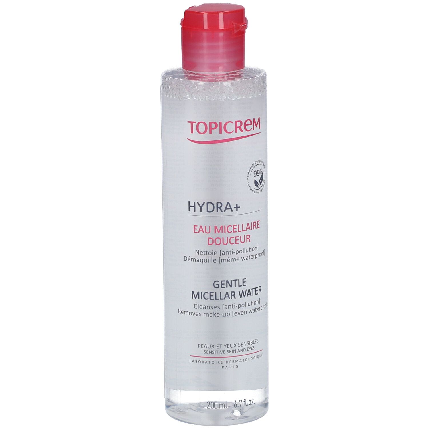 Flacon transparent avec bouchon rouge. Inscription TOPICREM, HYDRA+ Eau Micellaire Douceur. Pour peaux sensibles et yeux.