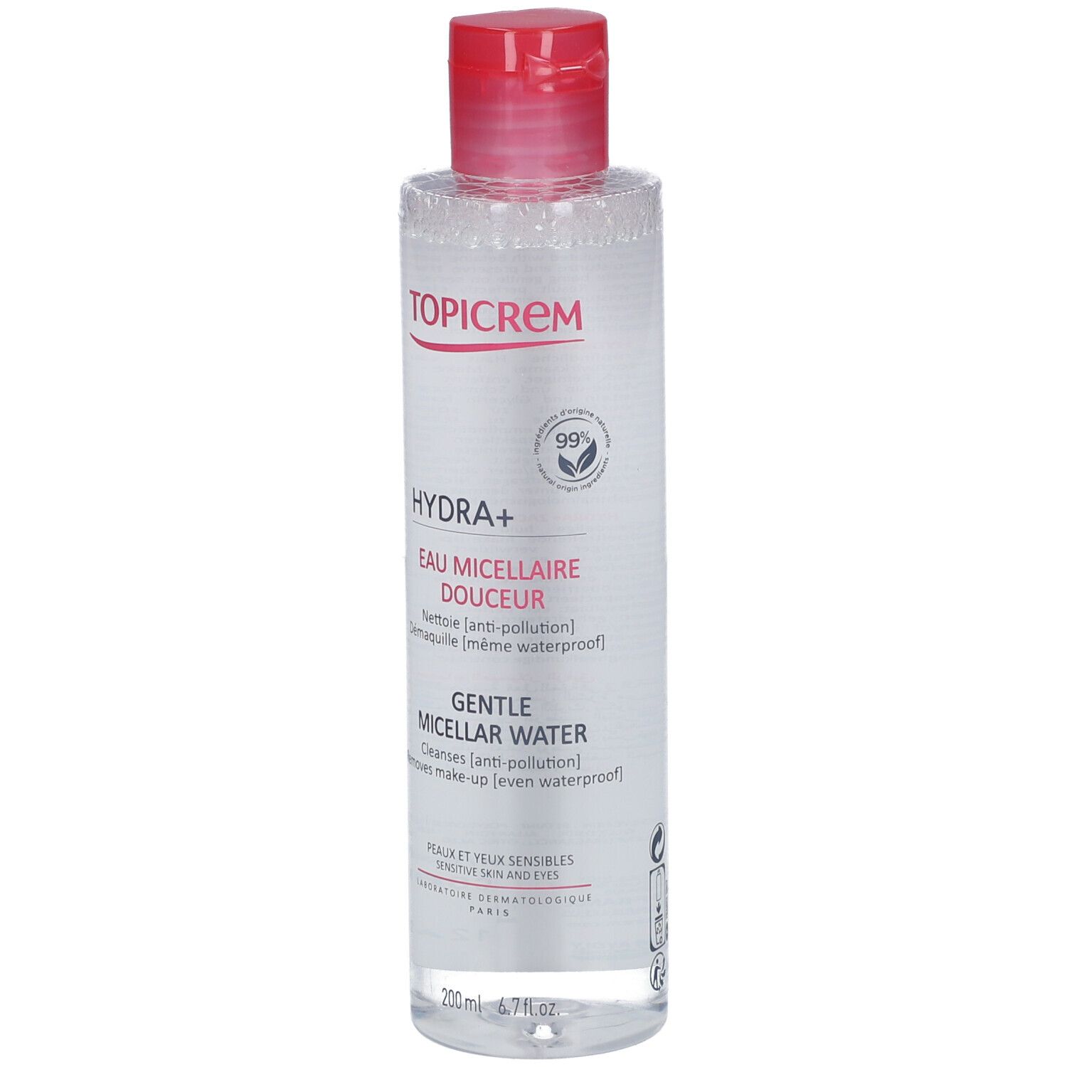 Flacon transparent avec bouchon rouge. Inscription TOPICREM, HYDRA+ Eau Micellaire Douceur. Pour peaux sensibles et yeux.