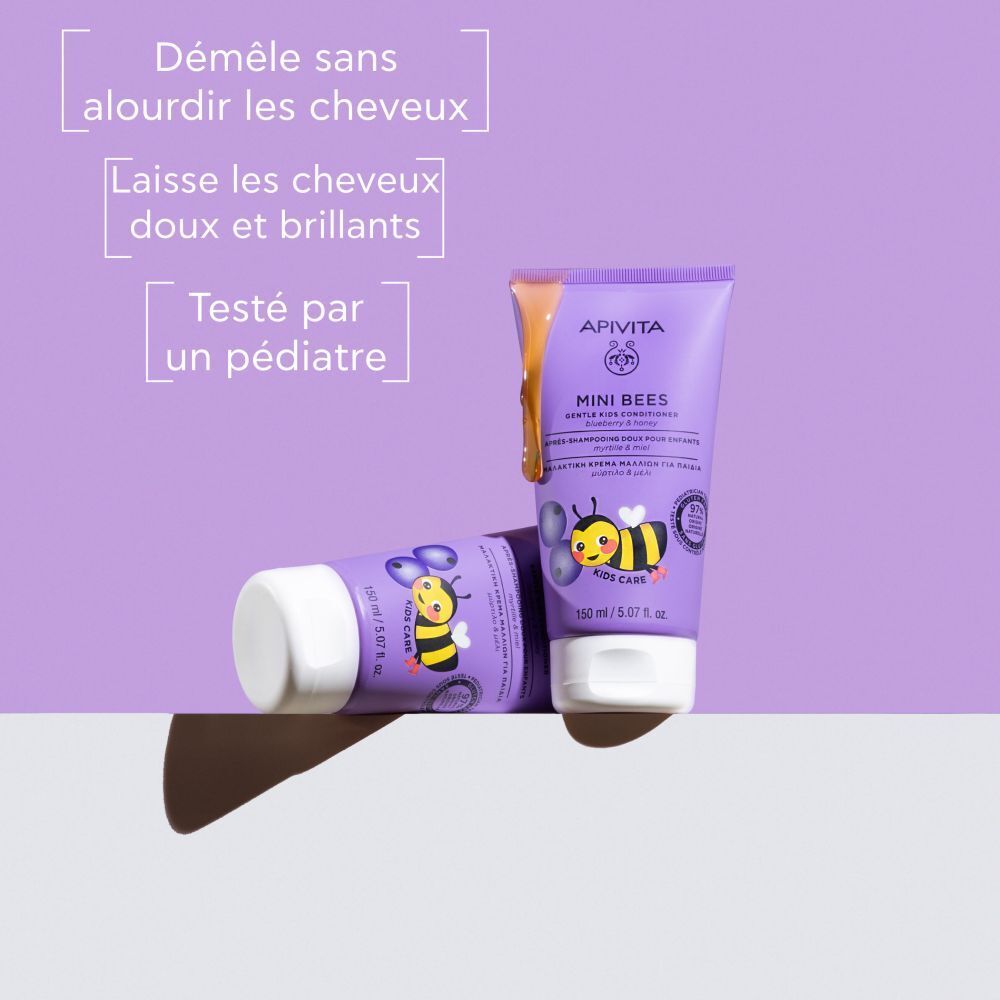 Deux tubes violets. Conditionneur pour enfants. Illustration d'une abeille et myrtilles. Texte: "Démêle sans alourdir les cheveux".
