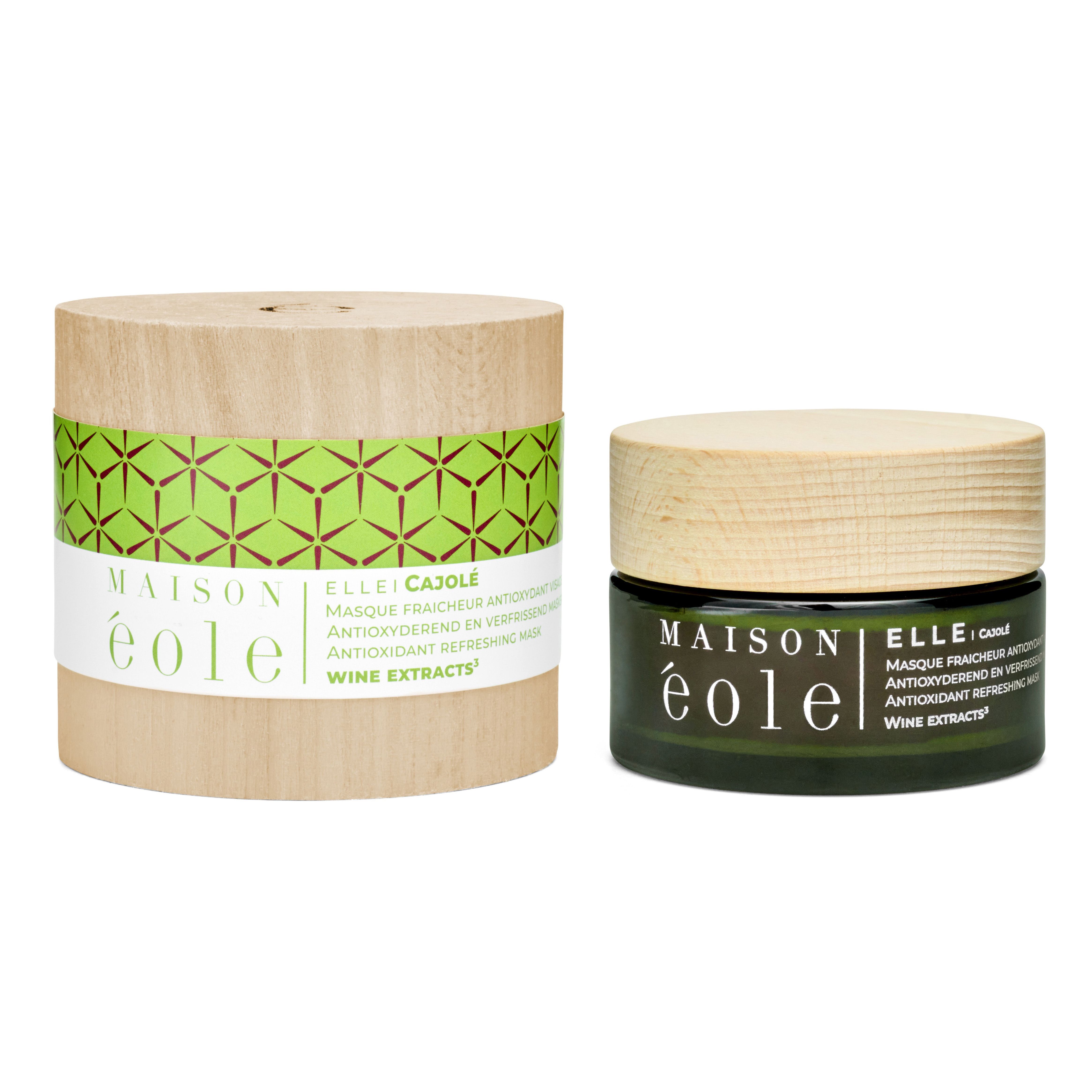 Deux produits: un pot en verre vert avec couvercle en bois et un emballage en bois. Inscription: Maison Éole, Ellei Cajole.
