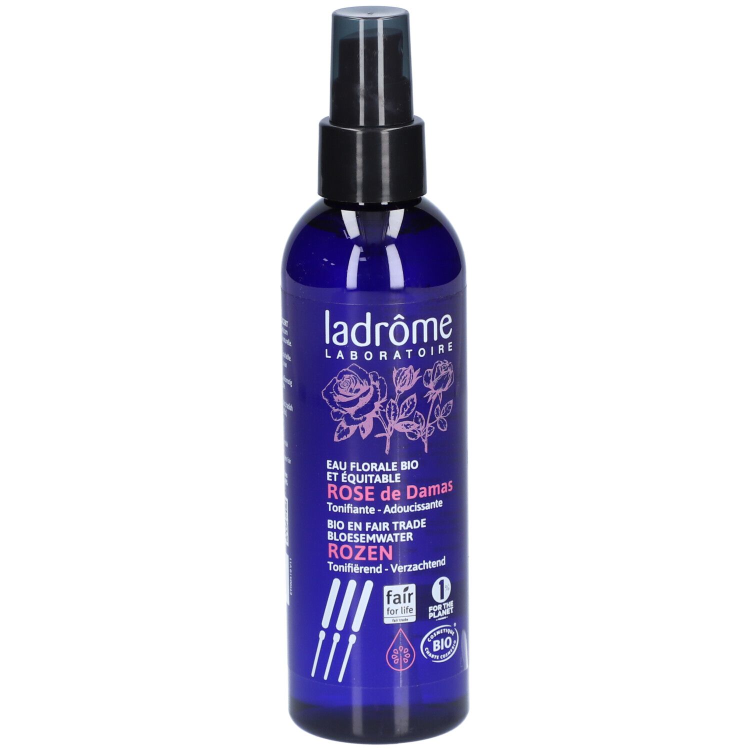 Blauwe fles met verstuiver. Opschrift: Ladrôme Laboratoire, Eau de Rose de Damas, Bio. Fair for Life-label.