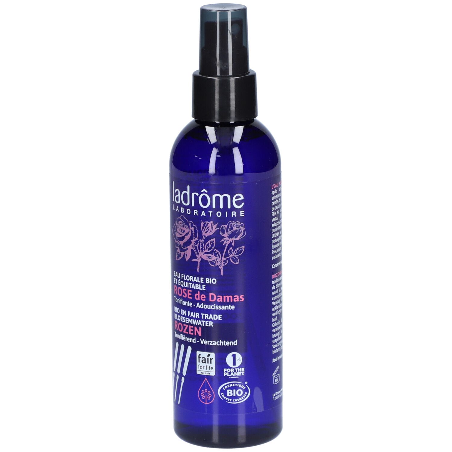 Blauwe fles met verstuiver. Opschrift: Ladrôme Laboratoire, Eau de Rose de Damas, Bio. Fair for Life-label.