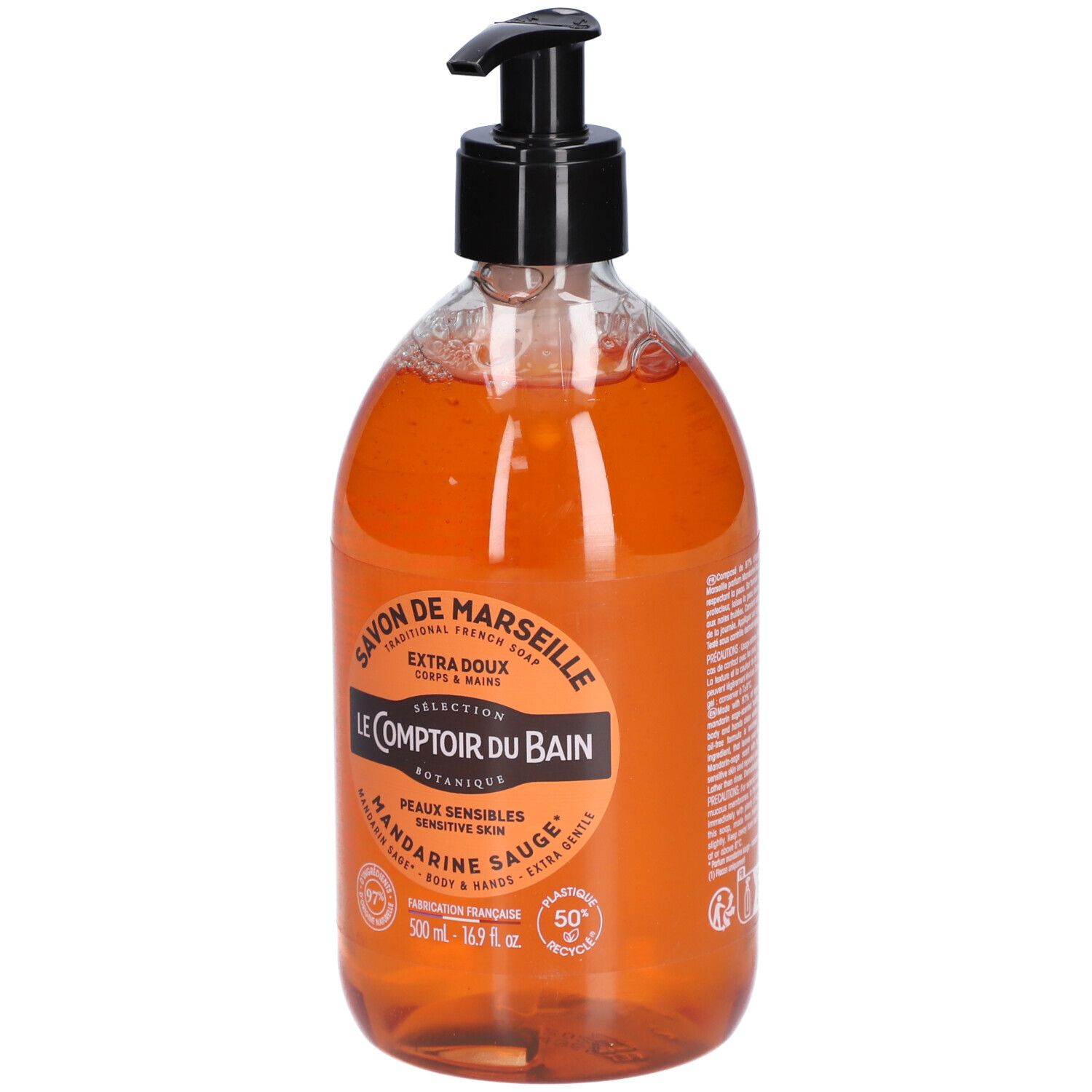 Orangefarbene Flüssigseife in durchsichtiger Flasche mit schwarzem Pumpspender. Etikett mit "Le Comptoir du Bain Savon de Marseille".