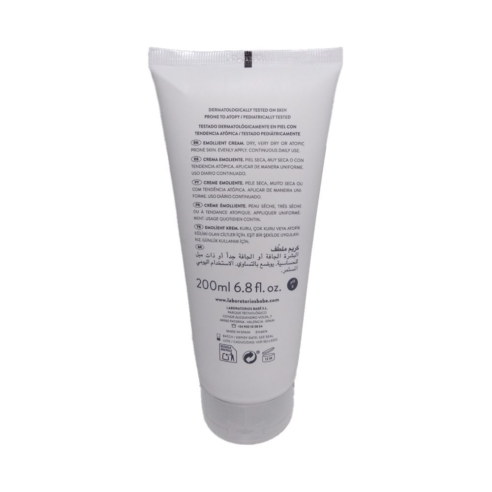 Achterkant van de crème tube. Bevat tekst in meerdere talen. 200ml. Merk BABE LABORATORIOS.