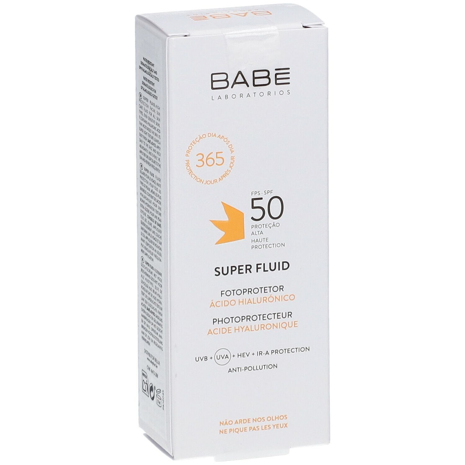 Witte verpakking met productinformatie. Opschrift: BABÉ, Super Fluid SPF50, 50 ml. Met zonbescherming- en anti-vervuilingssymbolen.