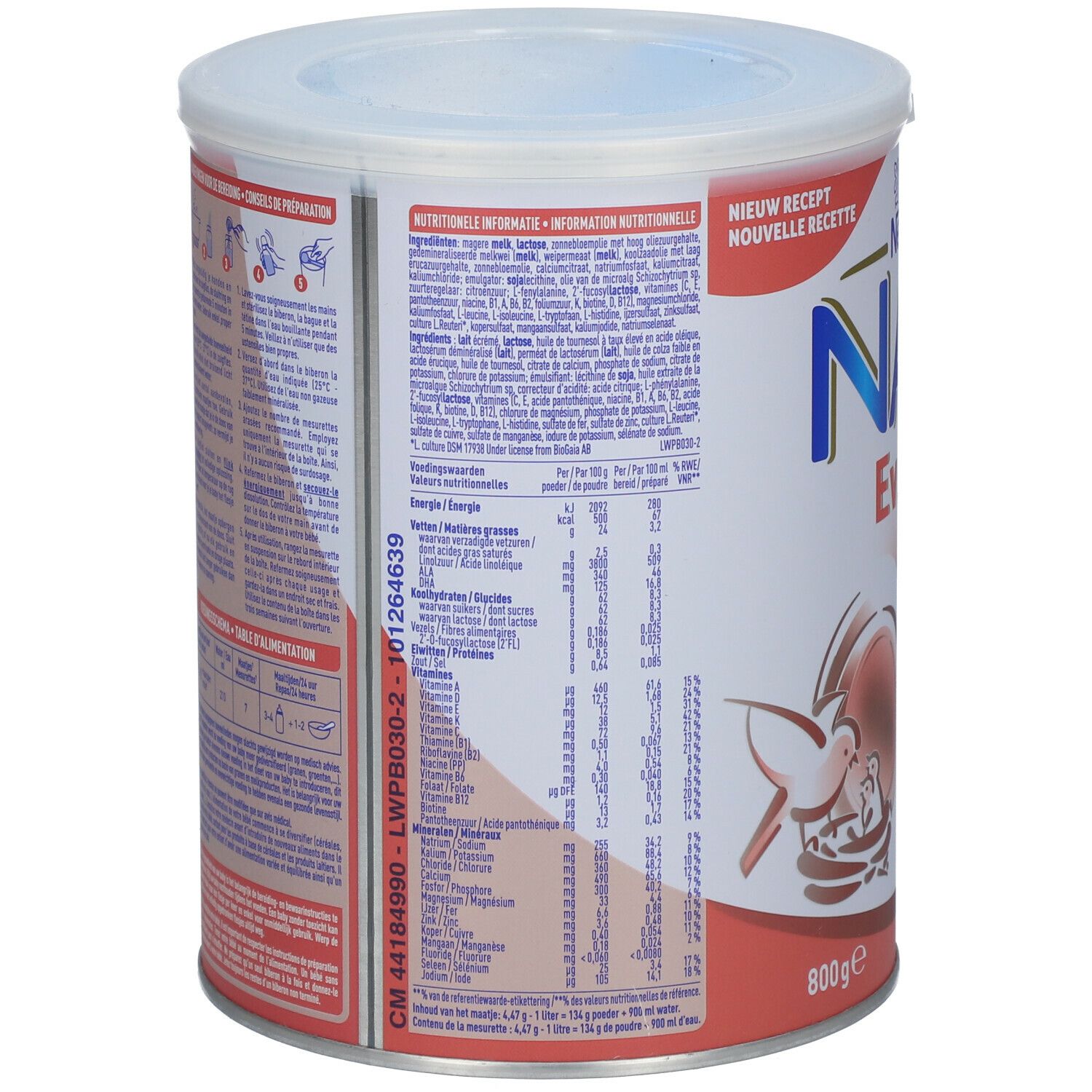 Achterkant van het blik Nestlé NAN Evolia 2. Bevat voedingswaarde-informatie en ingrediëntenlijst. Met deksel.