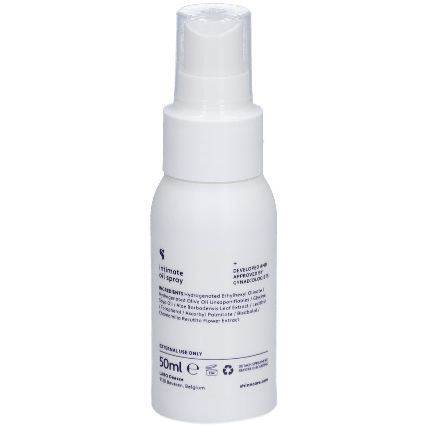 Weiße Flasche mit Sprühkopf. Aufschrift: Intimöl Spray, 50ml, Inhaltsstoffe.