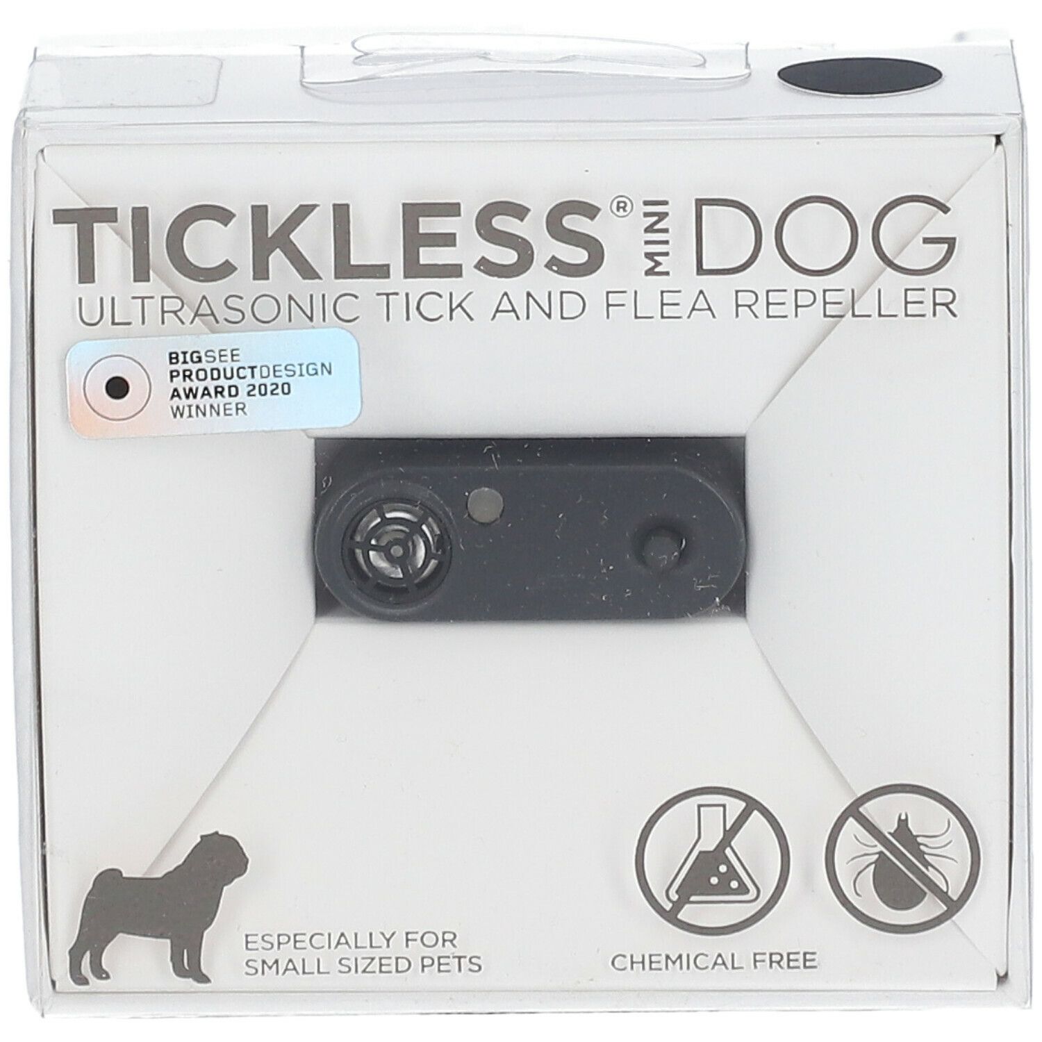 Verpakking met product. Zwart apparaat zichtbaar door venster. Tekst: TICKLESS MINI DOG, ultrasone teken- en vlooienverjager. Onderscheiding.