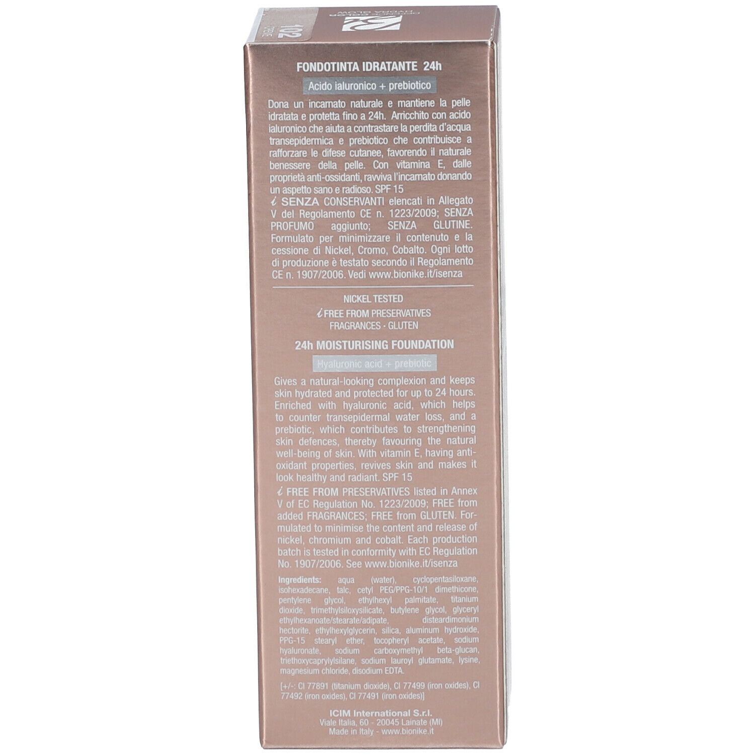 Seite der Schachtel. Text in mehreren Sprachen. 24H Moisturising Foundation. Inhaltsstoffe: Hyaluronsäure + Probiotika.