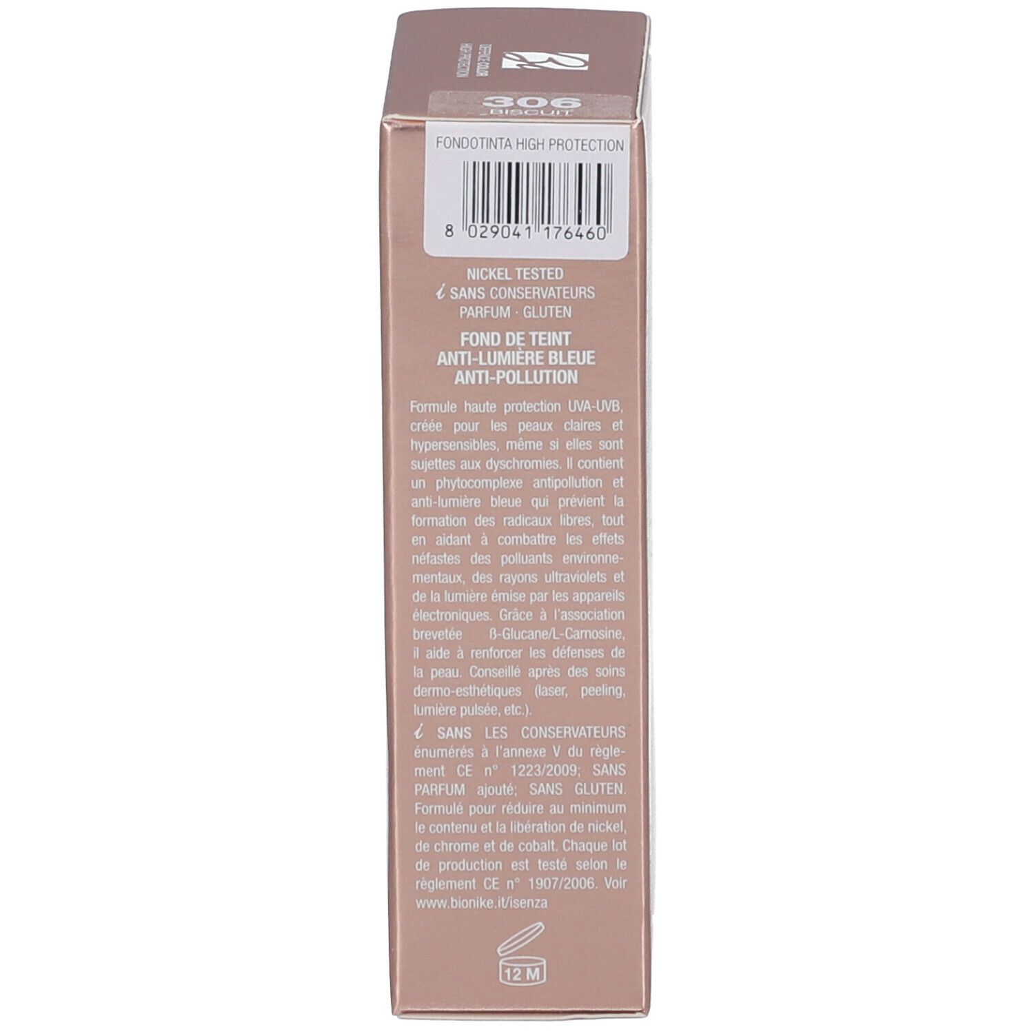 Zijkant van de verpakking. Tekst: Fondotinta High Protection. 306 Biscuit. Nickel Tested, Glutenfrei.