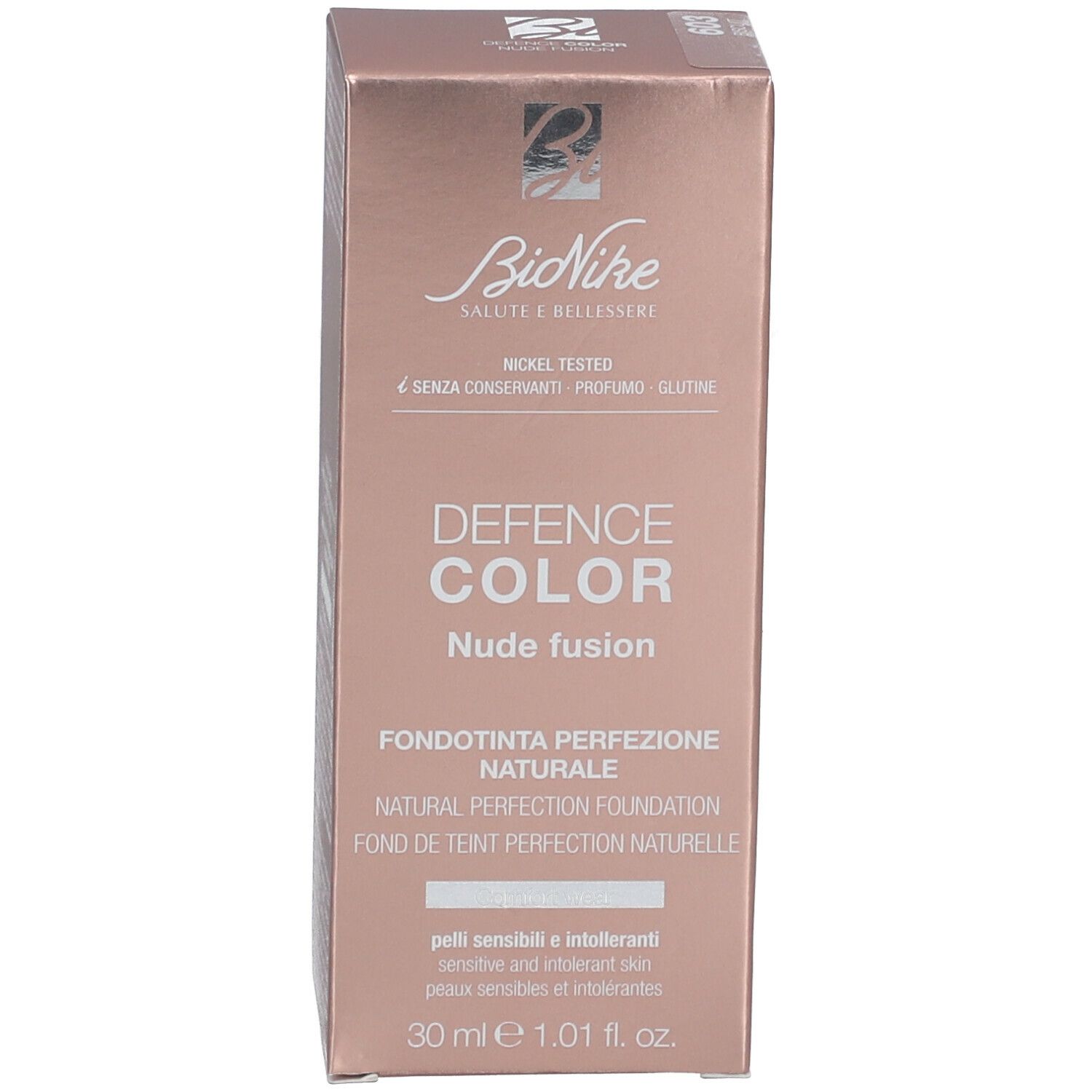Verpakking voor foundation. Opschrift: DEFENCE COLOR Nude fusion. 30 ml.
