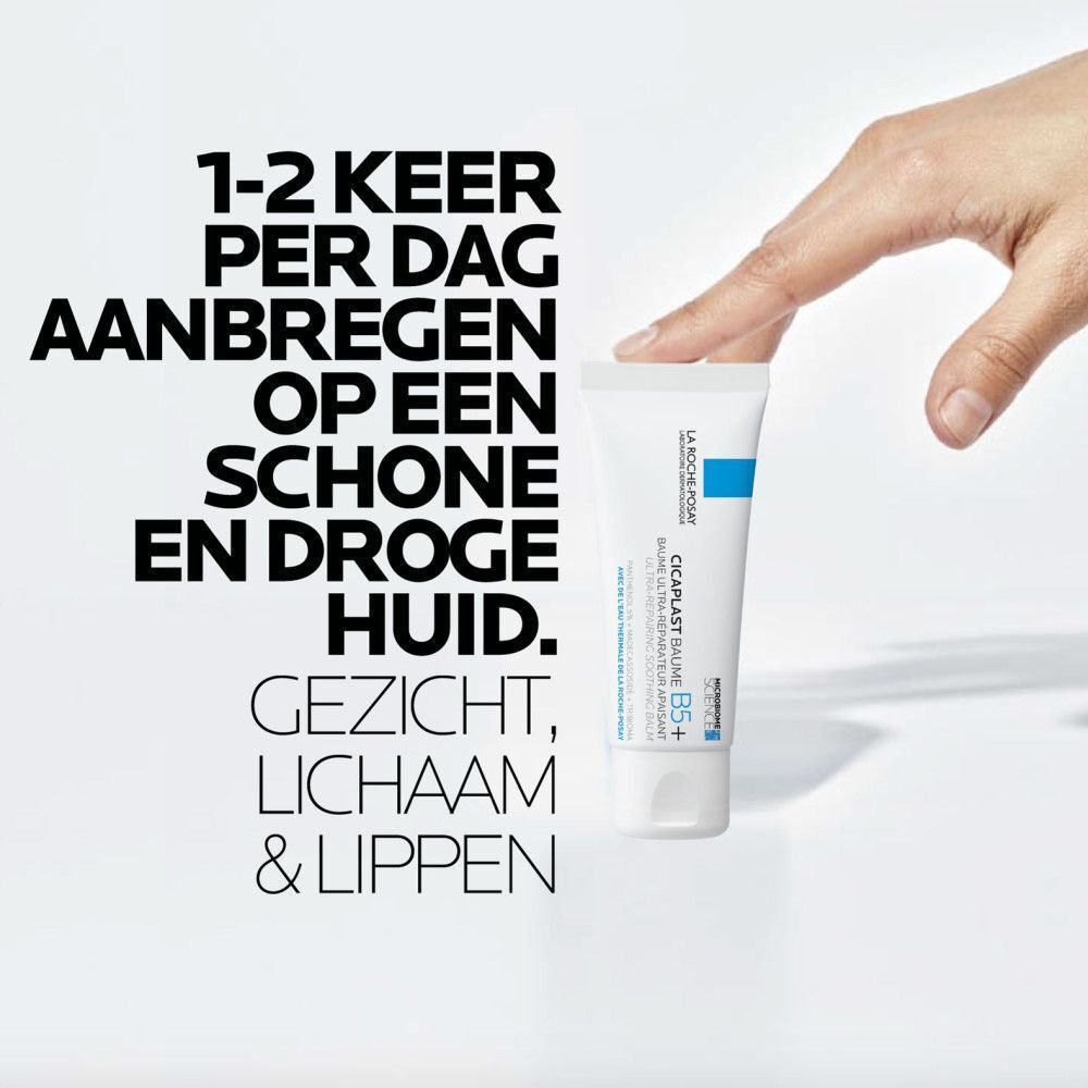 Hand met tube. Tekst: La Roche-Posay, Cicaplast Baume B5+. Gebruiksaanwijzing.