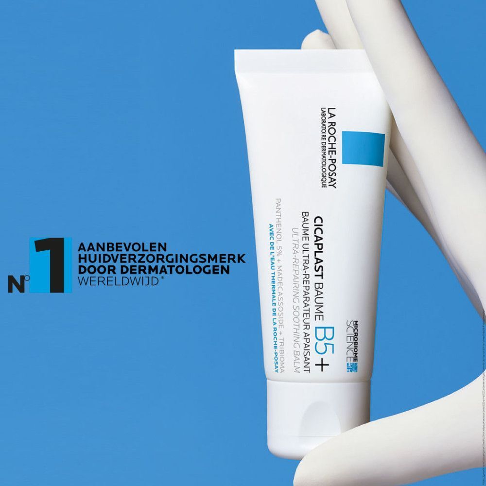 Witte tube met blauwe accenten. Tekst: La Roche-Posay, Cicaplast Baume B5+. Zegel.