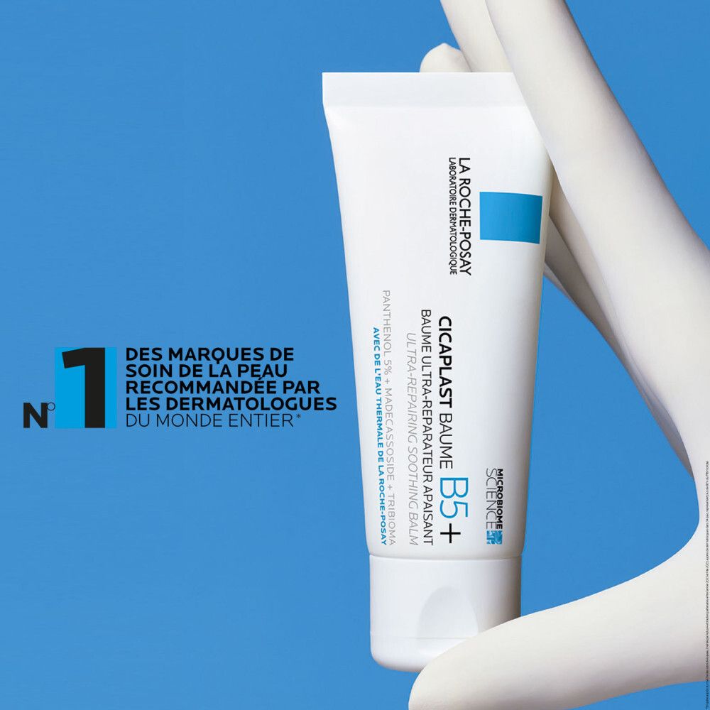 Tube blanc avec accent bleu. Texte : La Roche-Posay, Cicaplast Baume B5+. Sceau.