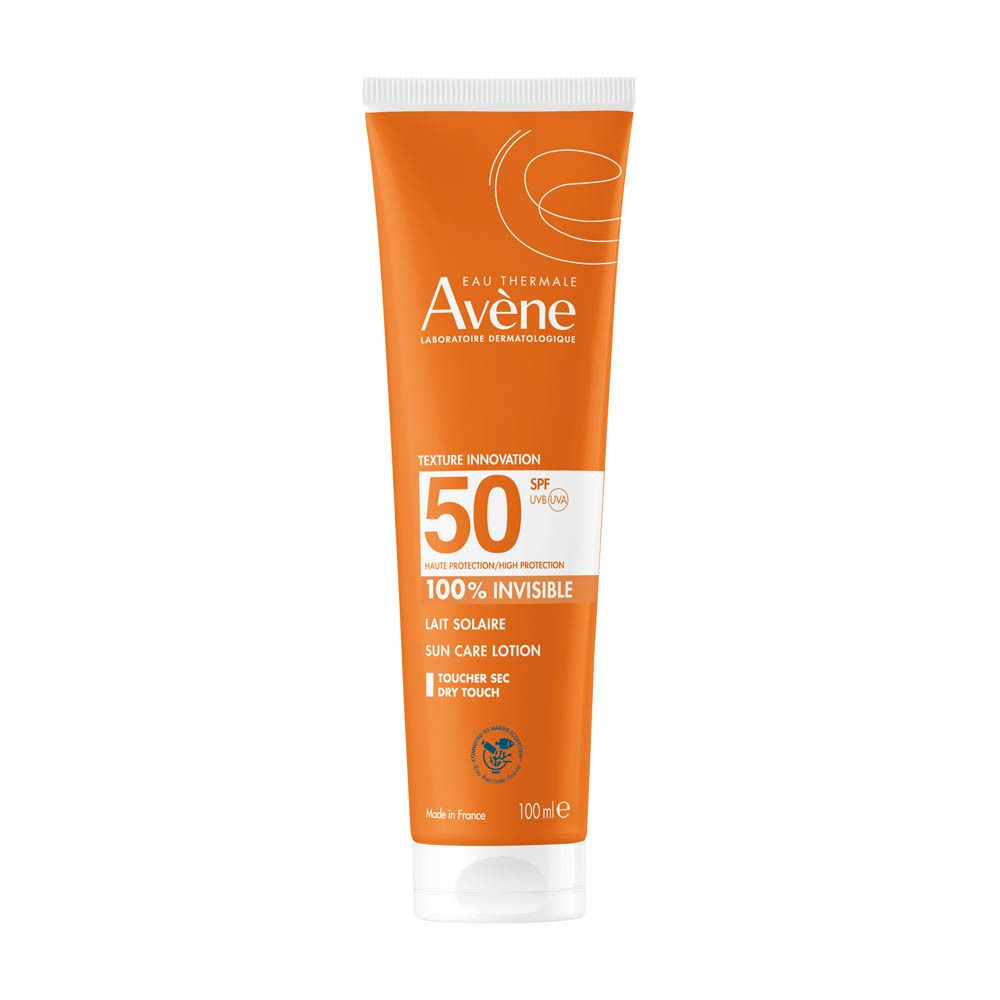 Tube orange de crème solaire Avène SPF 50, 100% invisible. Texture sèche. Pour peaux sensibles.