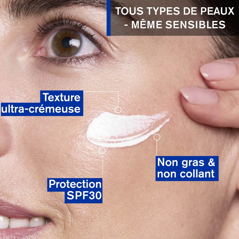 Tube blanche et bleue avec texte et SPF30. Crème de jour Uriage Age Lift.