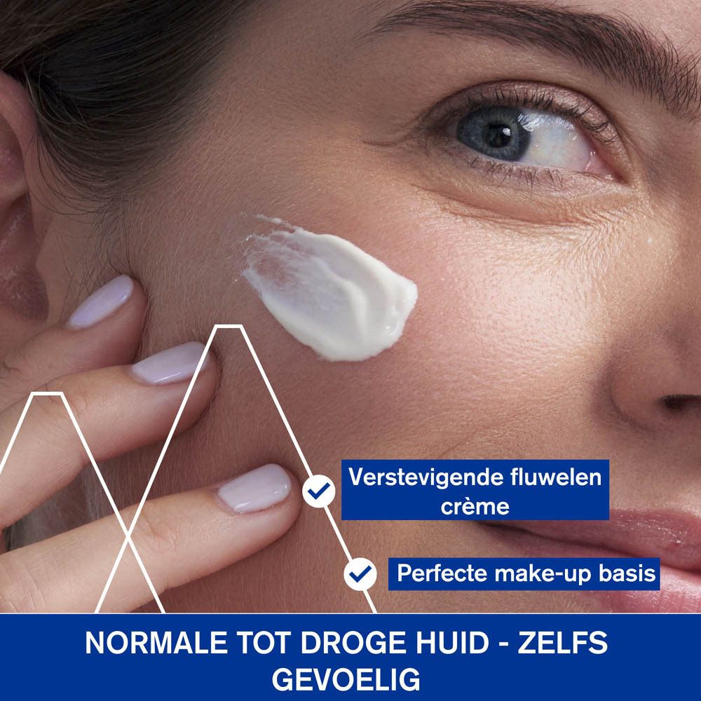 Gezicht van een vrouw. Opschrift: -69% rimpels, +87% stevigheid. Met tekst.