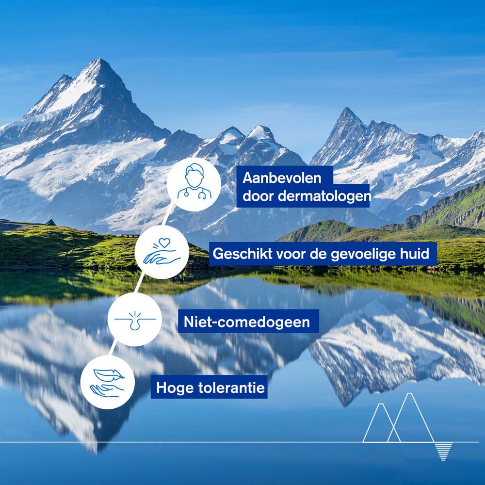 Wit-blauwe fles. Opschrift: URIAGE, AGE LIFT, Firming smoothing day cream. Met tekst.