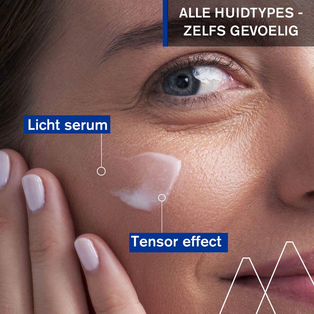 Vrouw met serum op de huid. Tekst: licht serum, tensor effect. Voor normale tot droge huid.