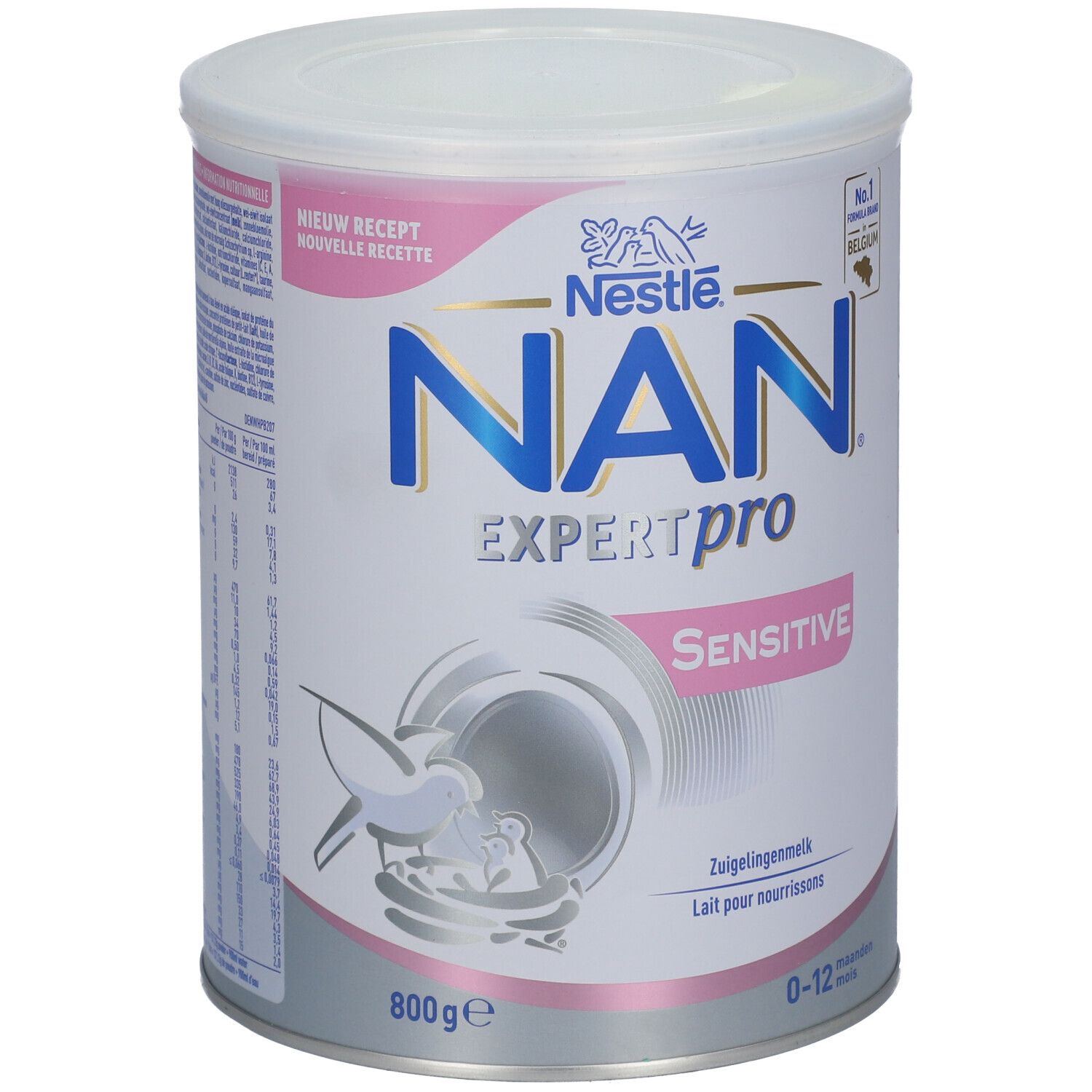 Boîte Nestlé NAN ExpertPro Sensitive. Logo, nom du produit et illustration. Boîte rose et argentée avec couvercle blanc. 800g.