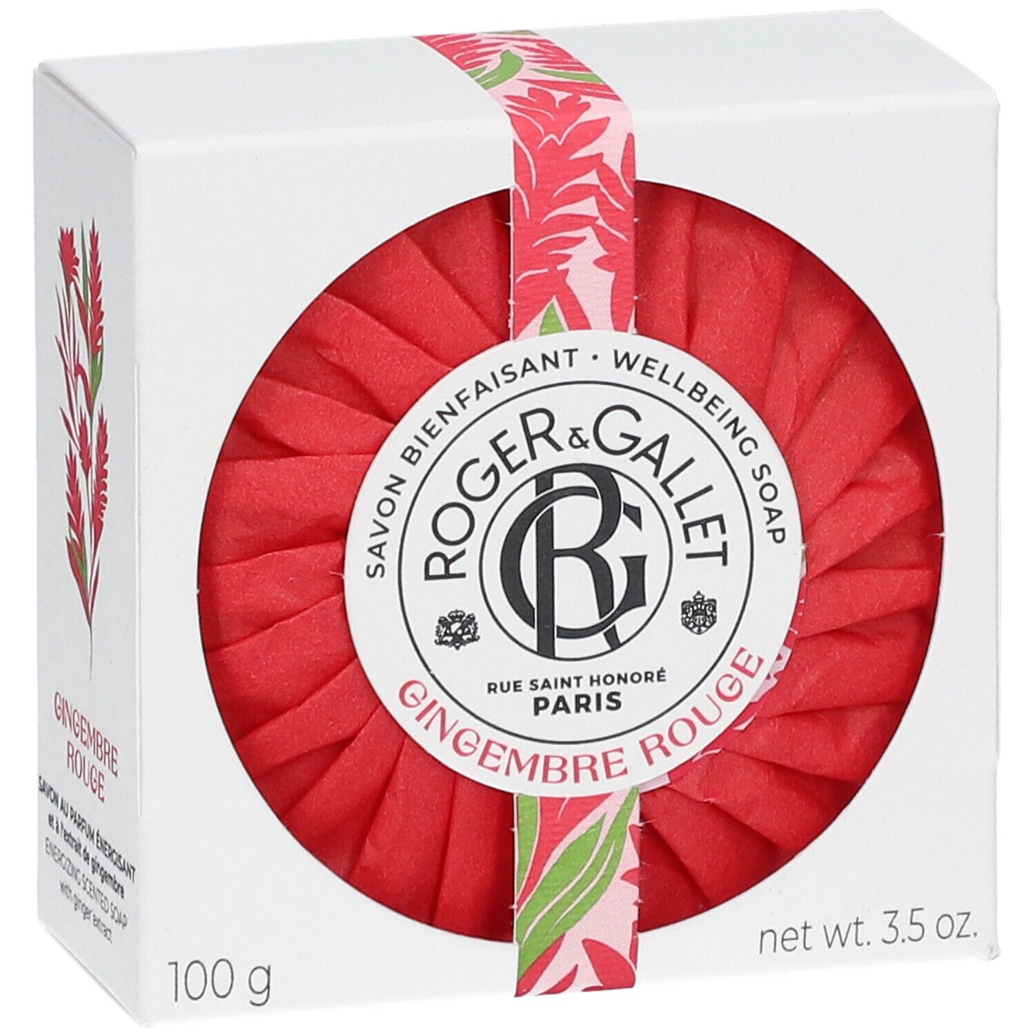 Ronde, rode zeep in witte doos. Merk Roger & Gallet. Opschrift: Gingembre Rouge. Verpakt met bloemenlint.