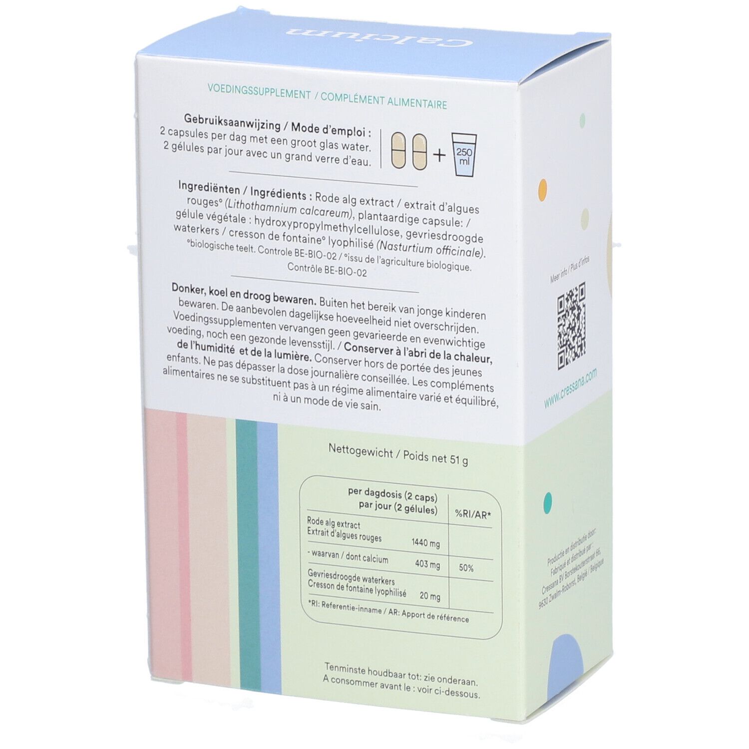 Achterkant van de Calcium-verpakking. Bevat informatie over ingrediënten en voedingswaarden. Vegan-logo.