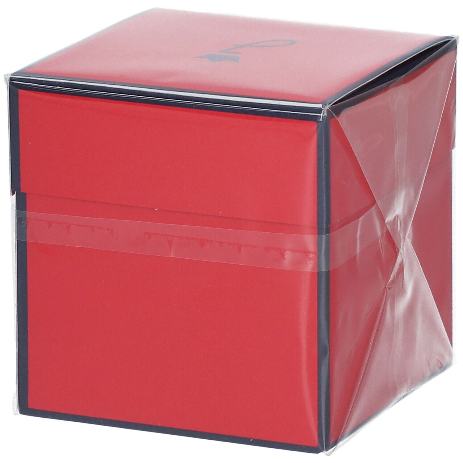 Boîte carrée rouge avec étiquette blanche. Inscription: Mademoiselle Jacadi Paris. Eau de Toilette. Emballée dans du film plastique.
