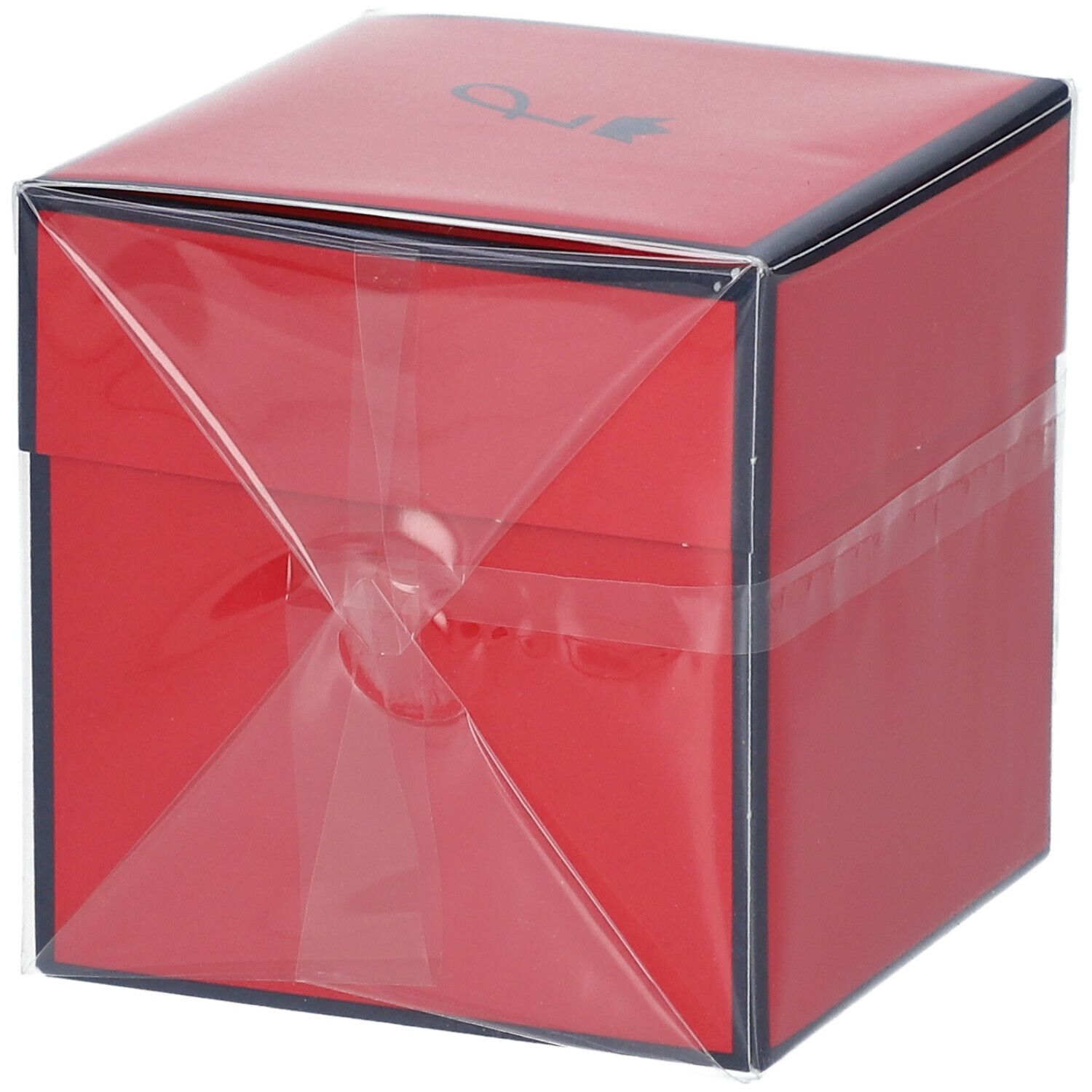 Boîte carrée rouge avec étiquette blanche. Inscription: Mademoiselle Jacadi Paris. Eau de Toilette. Emballée dans du film plastique.