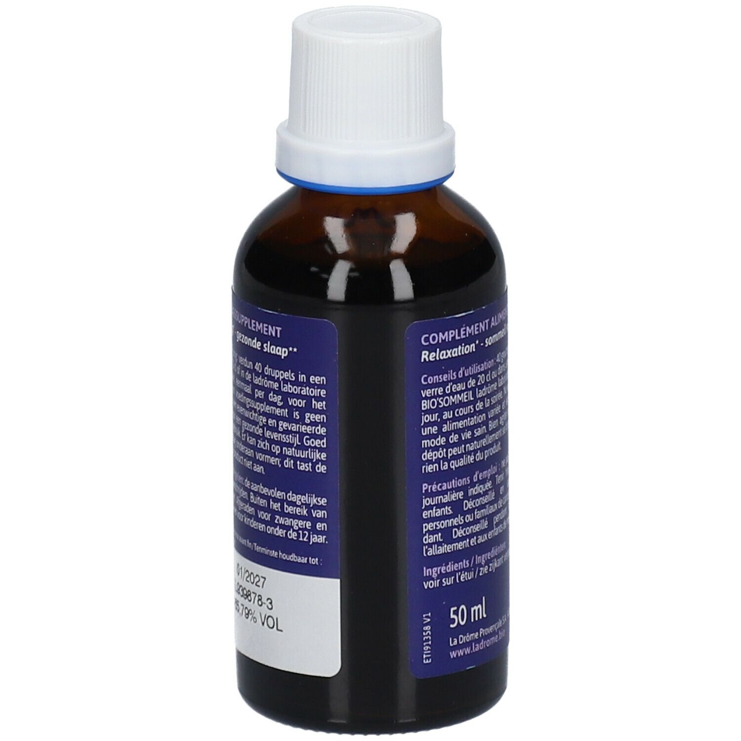 Bruine glazen fles met witte dop. Blauwe etiketten met tekst. Opschrift: 50 ml. Tekst over voedingssupplement.