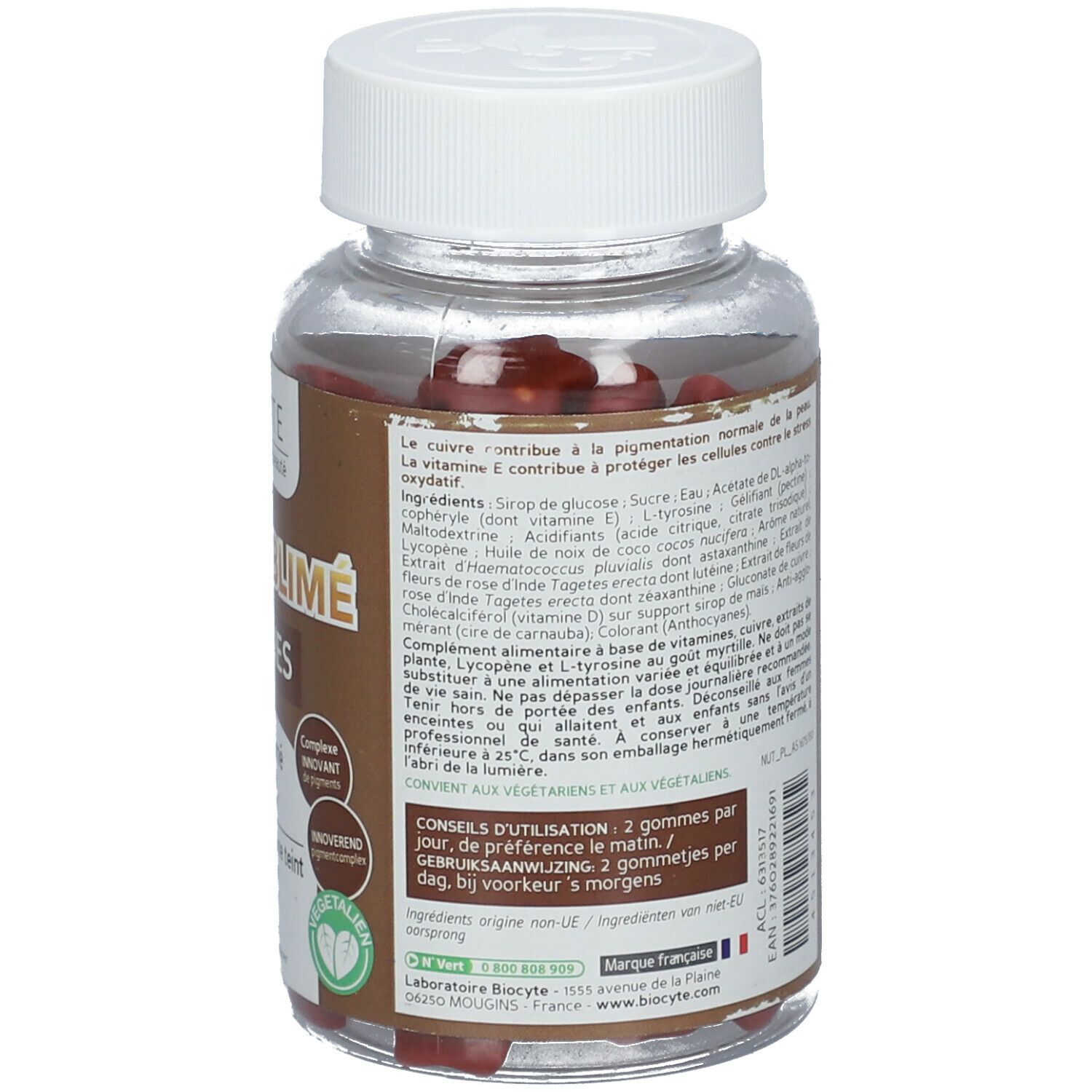 Vue arrière d'un flacon transparent avec bouchon blanc. Étiquette marron avec texte. Gummies rouges visibles.