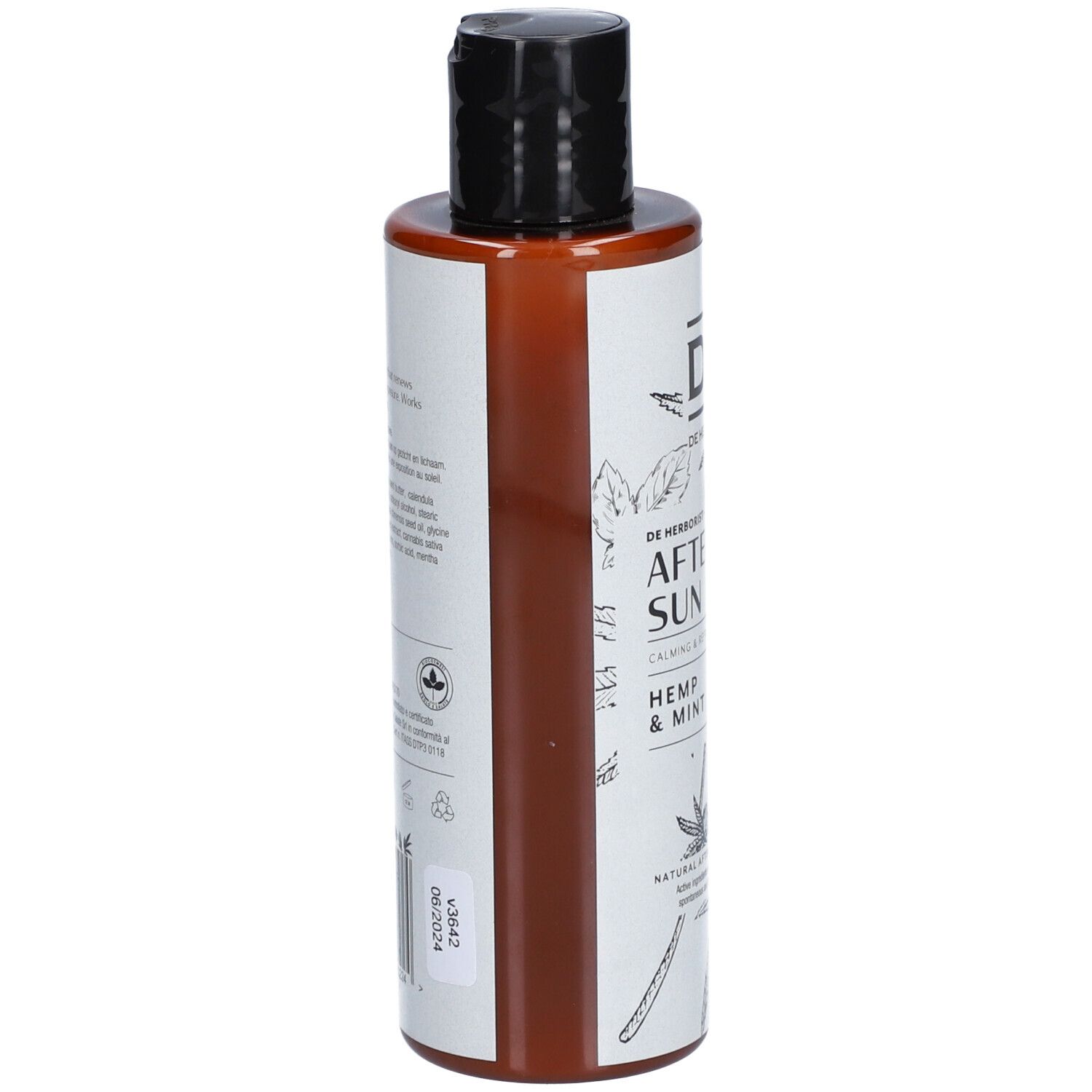 Bruine fles met zwarte dop, zijaanzicht. Etiket met vegan logo en andere symbolen.
