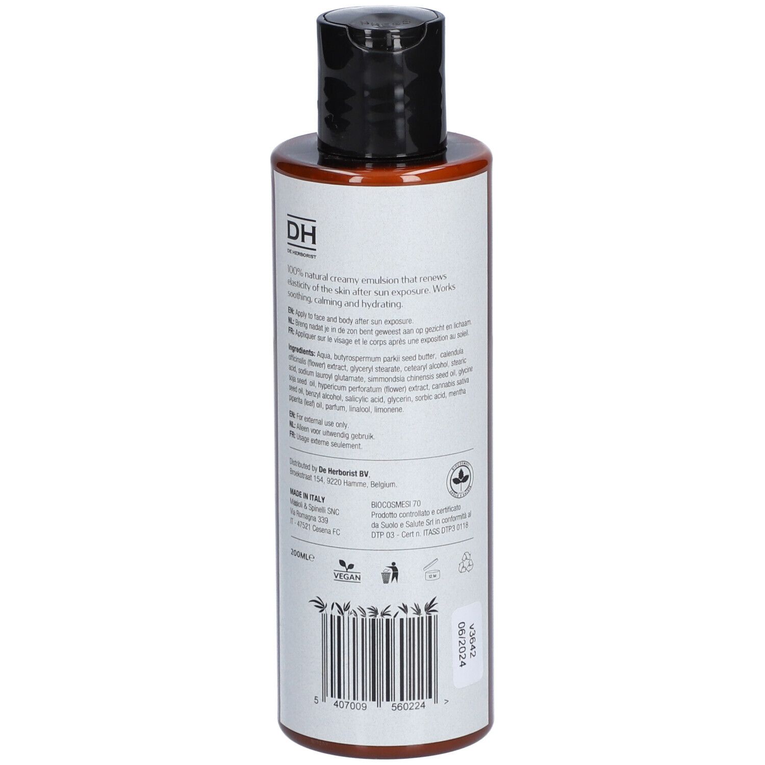 Achterkant van de bruine fles. Tekst met ingrediënten en fabrikantinfo. Vegan logo.