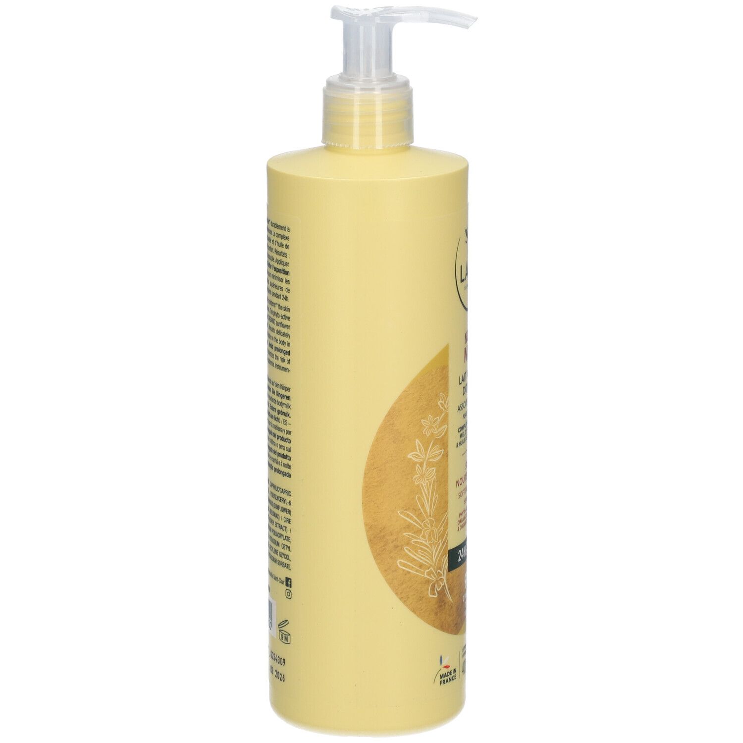 Gele fles met pomp. Tekst op de zijkant. Productnaam niet zichtbaar. Fabrikantenlogo bovenaan.