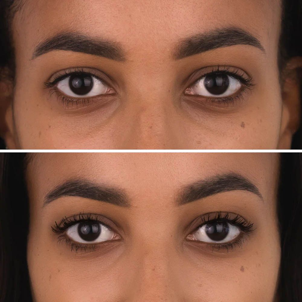 Paire d'yeux avant et après l'application du mascara. Rangée supérieure: sans mascara. Rangée inférieure: avec mascara.