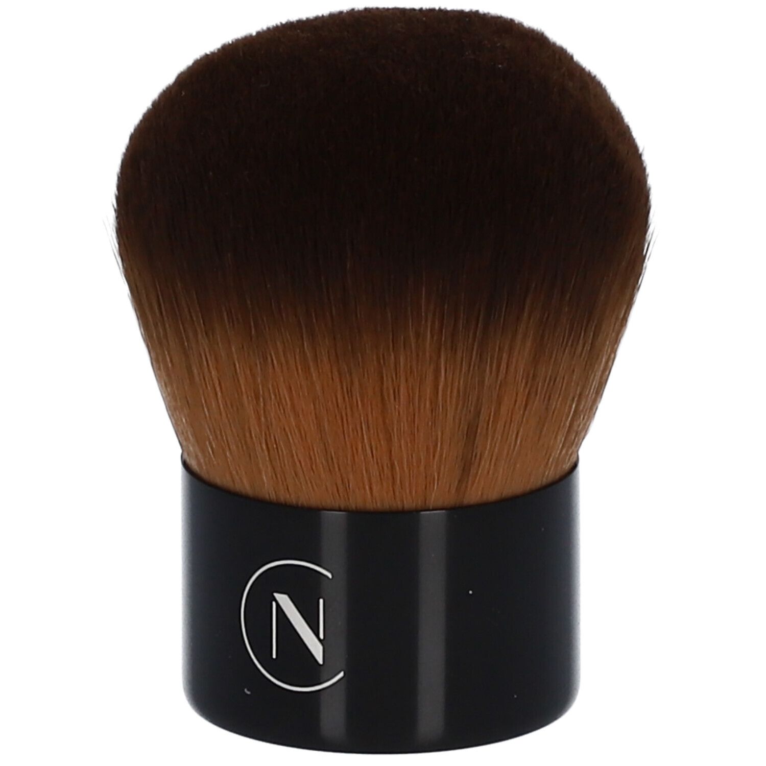 Pinceau Kabuki avec manche noir et poils bruns. Logo 'N' sur le manche.