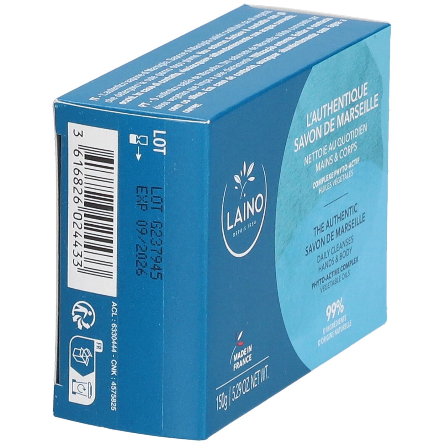 Blaue Schachtel mit Laino Savon Marseille Solide. Aufdruck: Chargennummer, Verfallsdatum, Barcode.