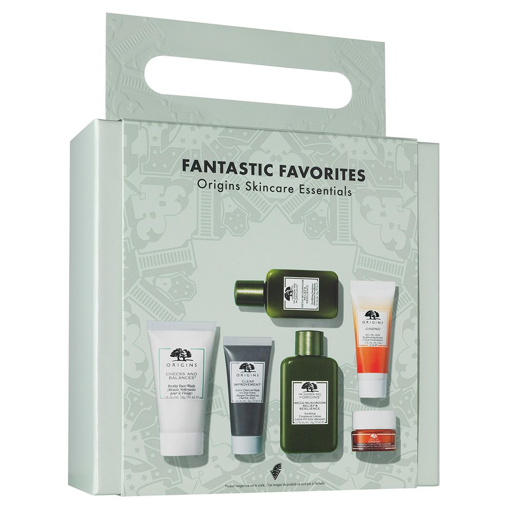 Geschenkbox mit Hautpflegeprodukten. Aufschrift "FANTASTIC FAVORITES Origins Skincare Essentials".