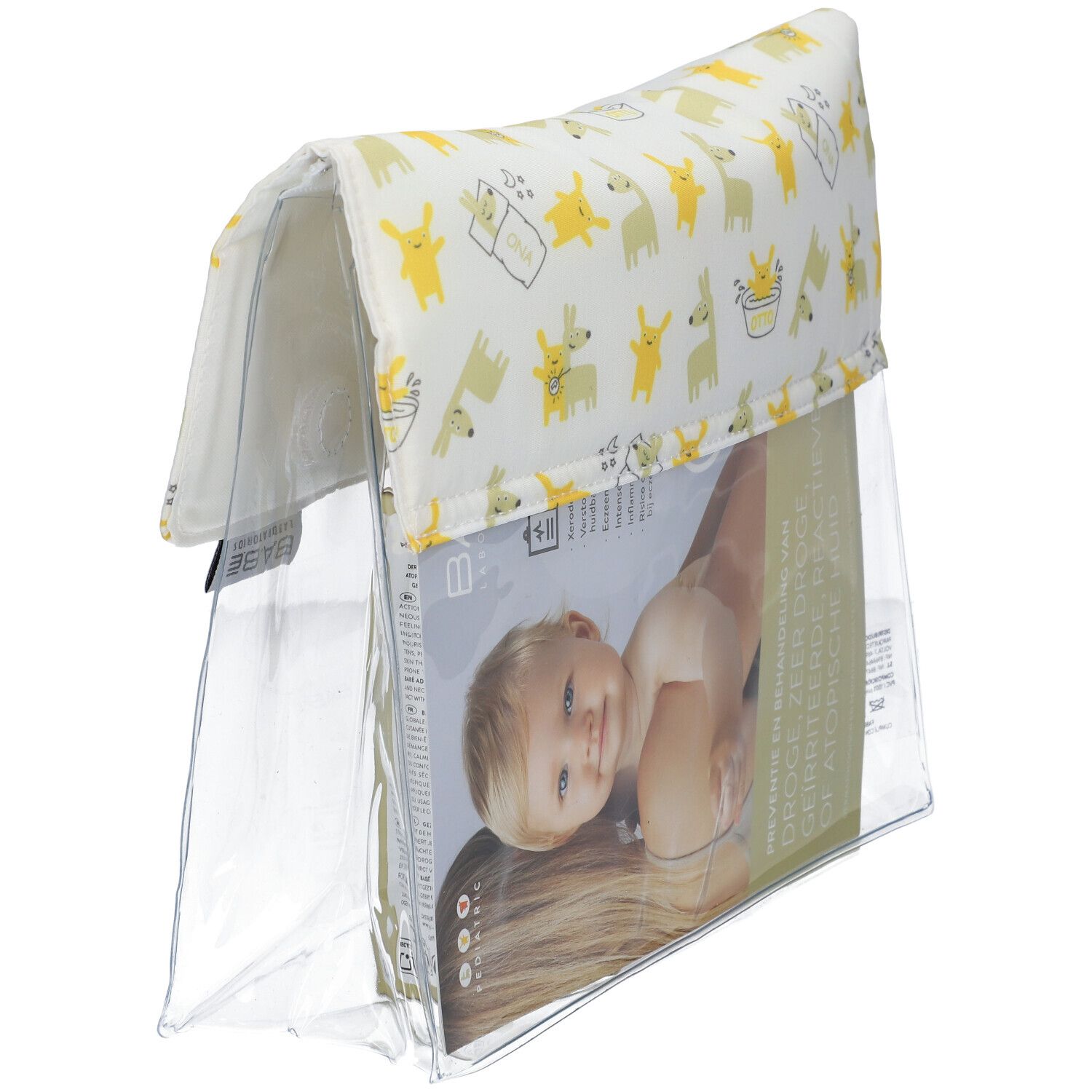 Klare Tasche mit BABÉ-Produkten. Enthält Flaschen, Tuben und Kartons. Deckel mit gelben Tier-Muster. Baby auf der Verpackung.