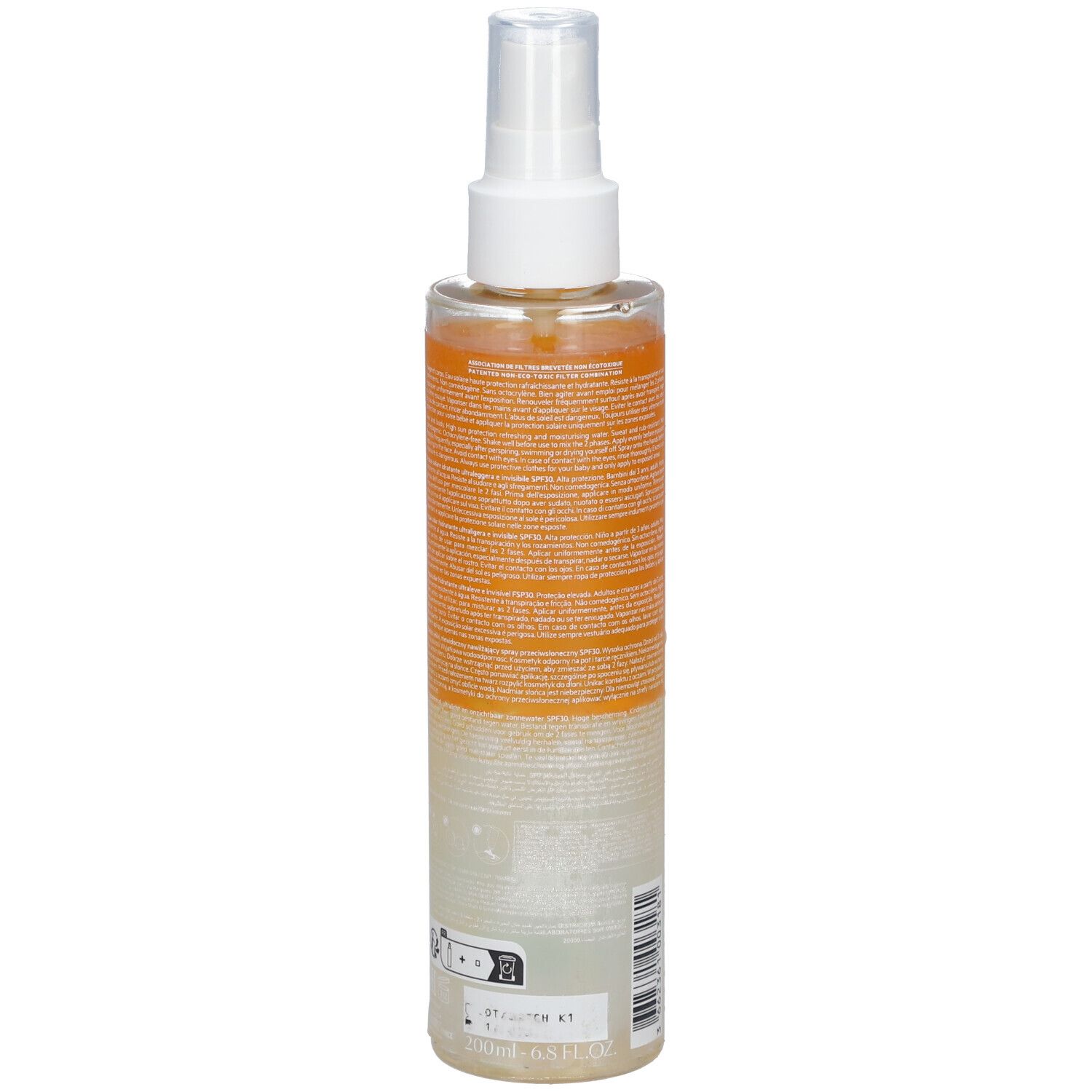 Rückseite der Sonnenschutzwasser-Flasche. Text und Barcode auf dem Etikett. Transparenter Behälter mit Sprühkopf.