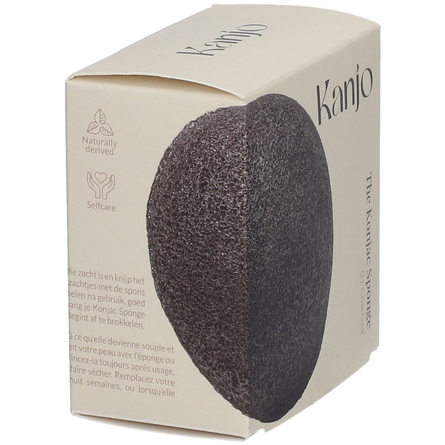 Kartonverpackung mit Konjac-Schwamm. Aufschrift: Kanjo, The Konjac Sponge. Schwamm in Tropfenform, dunkelgrau.