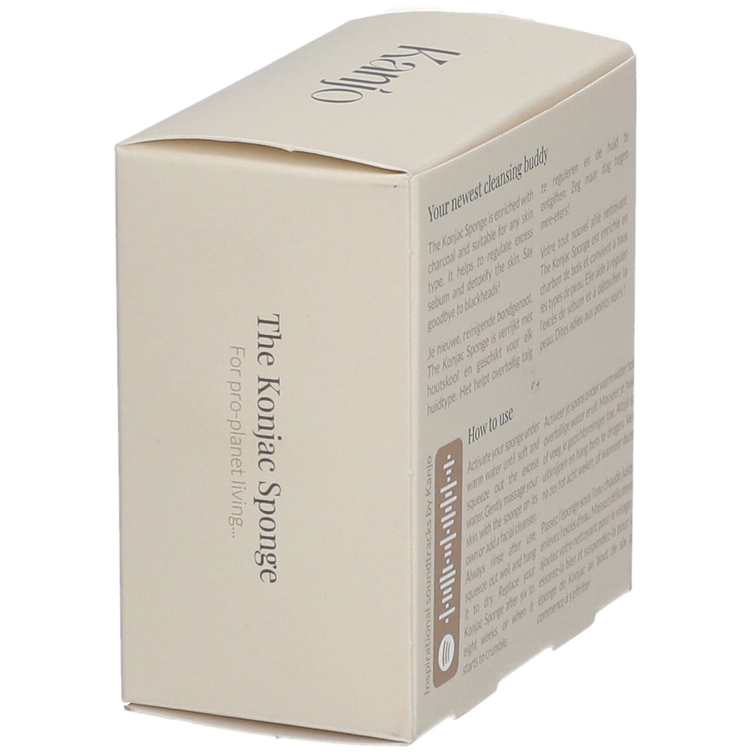 Kartonverpackung mit Text: The Konjac Sponge. For pre-planet living. Marke Kanjo. Eckige Form, cremefarbener Hintergrund.