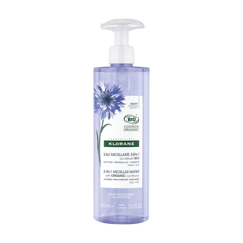 Klorane Mizellenwasser-Flasche mit Bio-Kornblume. Ohne Parfum, ohne Ausspülen. Auf blauem Hintergrund.