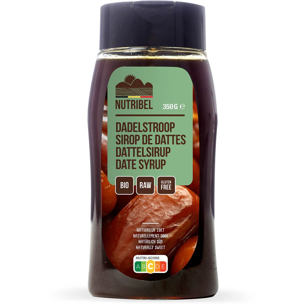 Bruine fles met etiket. Opschrift: Nutribel, dadelsiroop, bio, glutenvrij. Afbeelding van dadels.