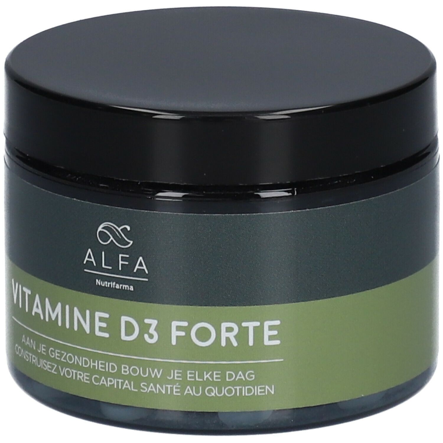 Pot avec couvercle noir. Inscription : ALFA, Vitamine D3 Forte. Fond vert-gris. Texte en néerlandais et français.