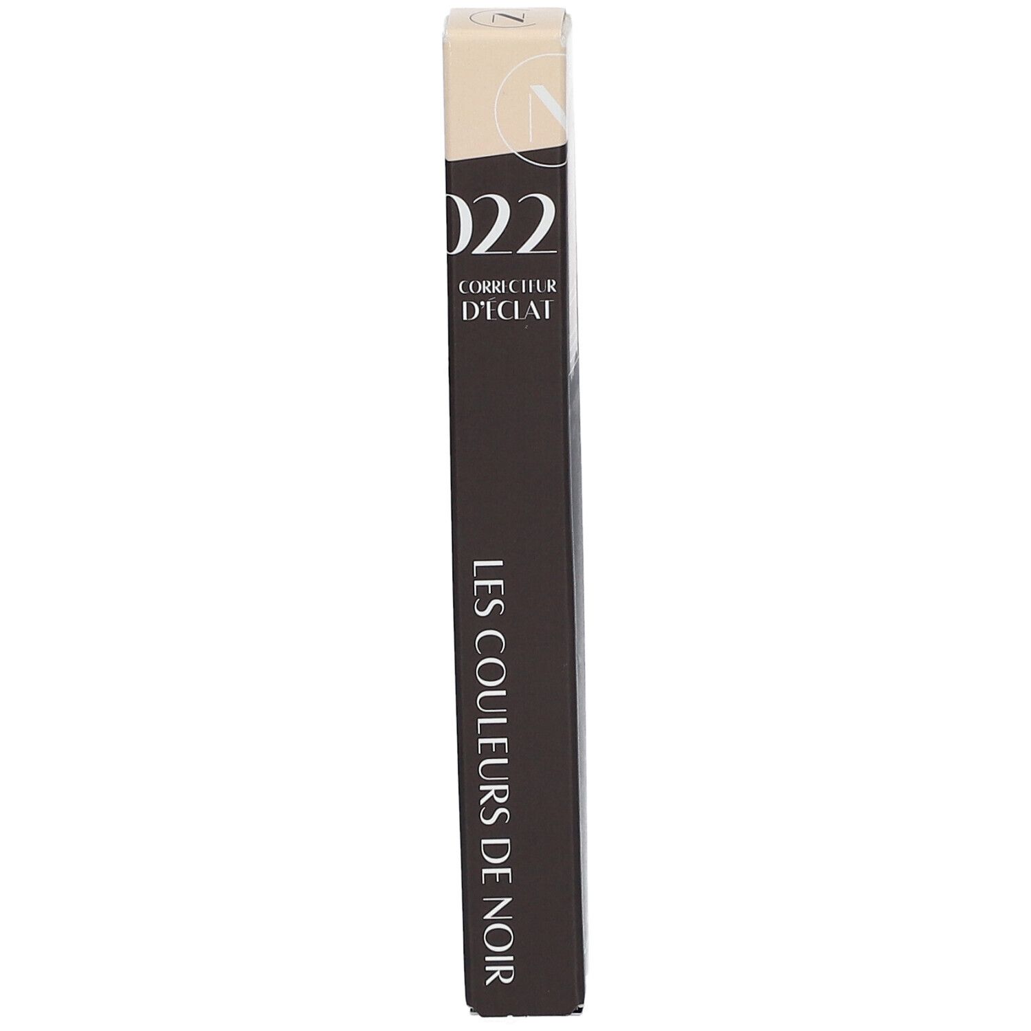 Boîte noire avec nom du produit et numéro de teinte. Inscription: Correcteur d'éclat 022 Moyen.