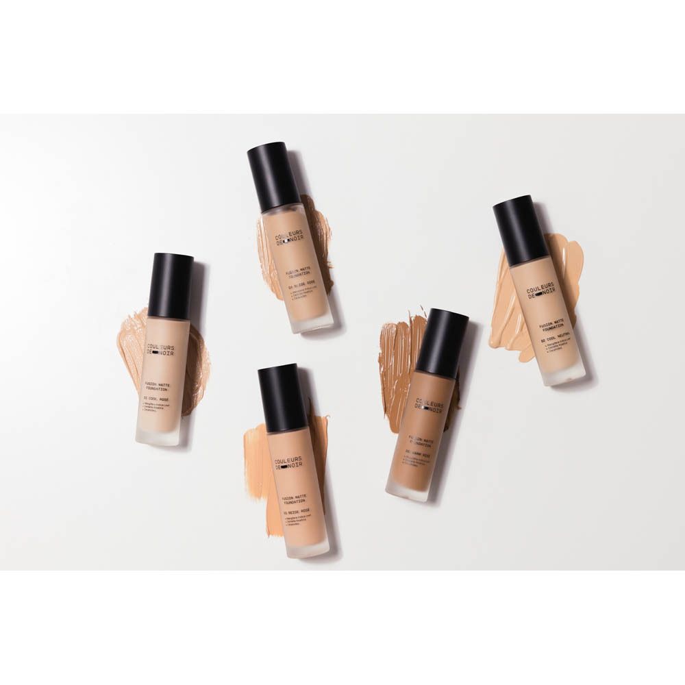 Plusieurs flacons COULEURS DE NOIR Fusion Matte Foundation. Différentes teintes.