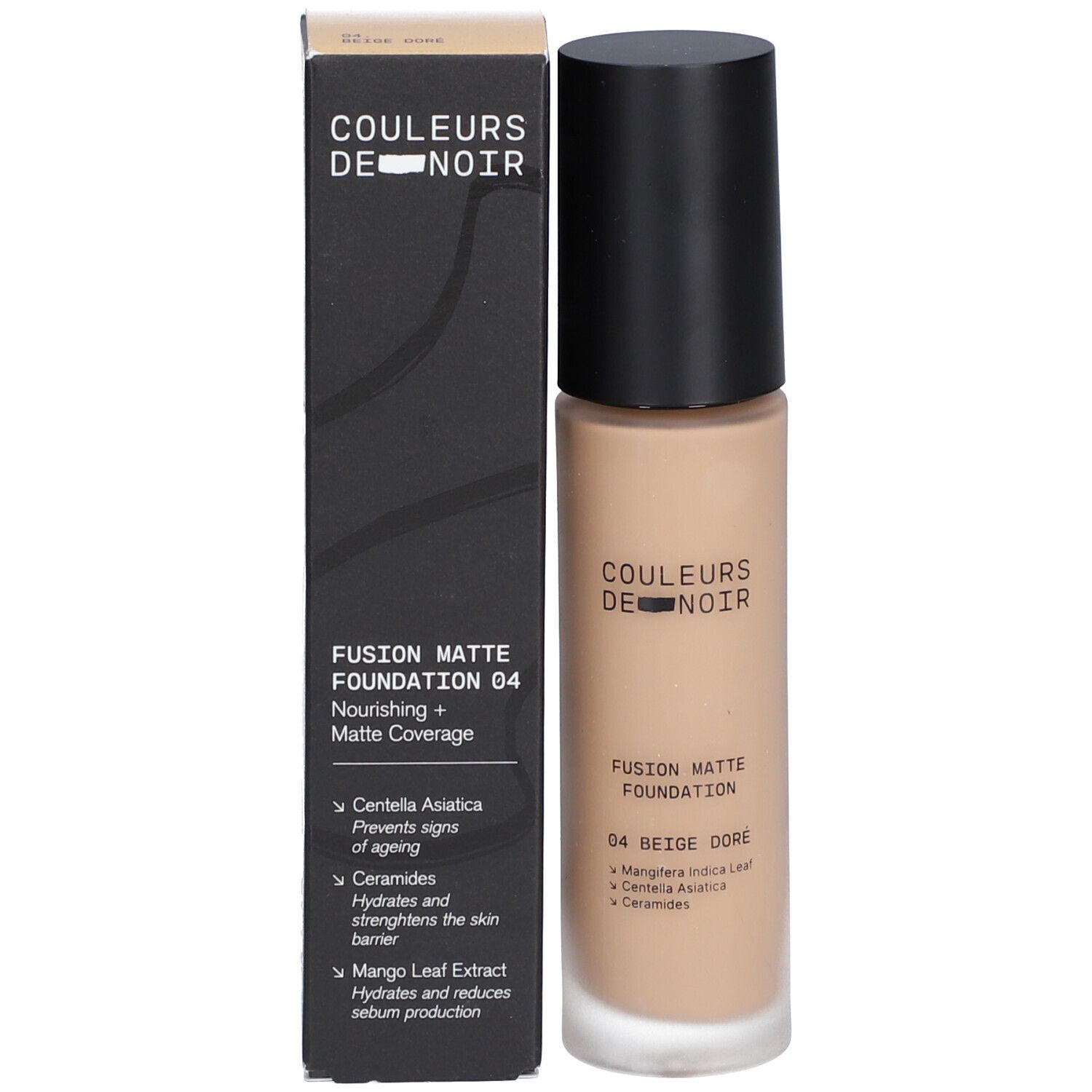Beige foundationfles en doos. Op de doos staat 'Couleurs de Noir' en 'Fusion Matte Foundation 04'.