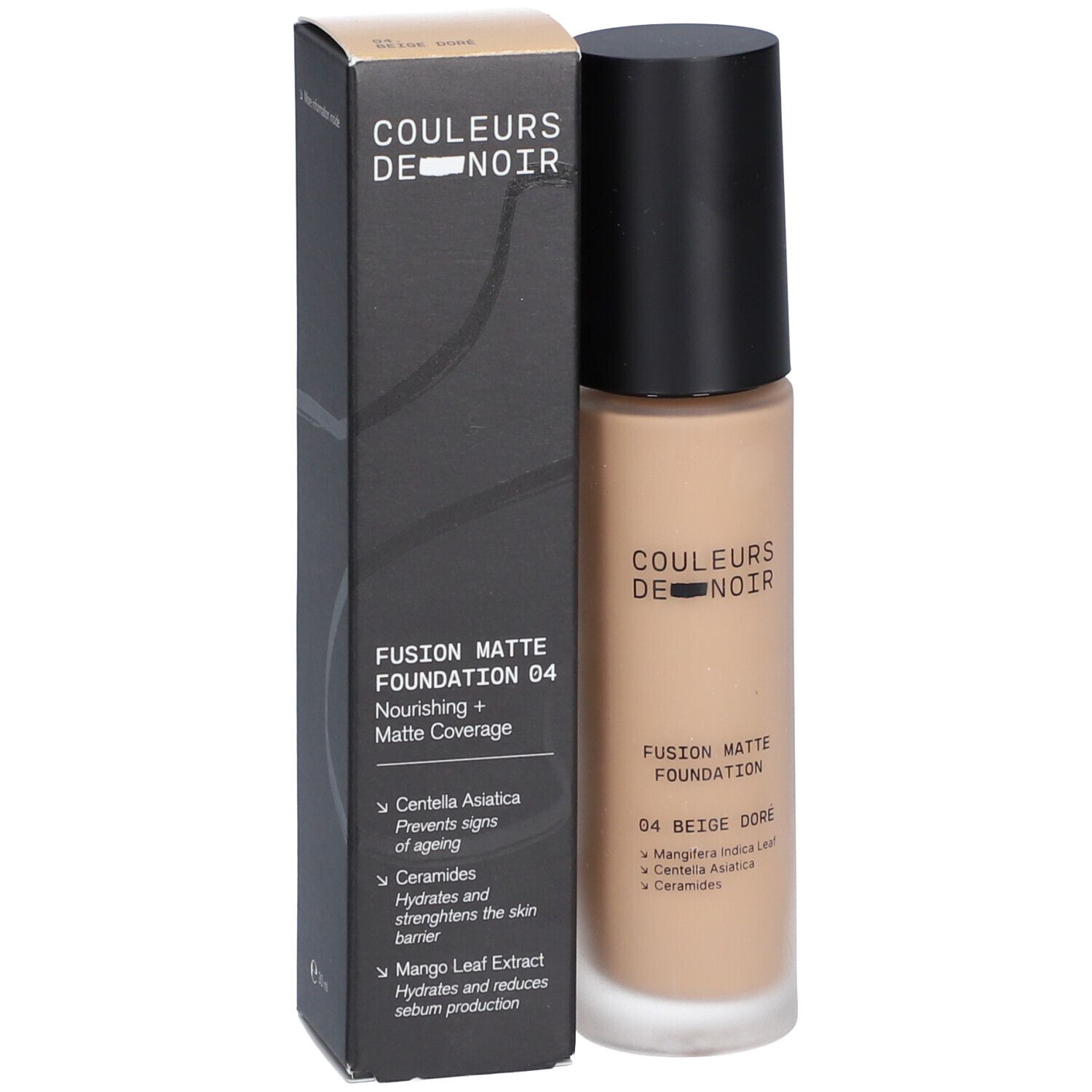 Beige foundationfles en doos. Op de doos staat 'Couleurs de Noir' en 'Fusion Matte Foundation 04'.