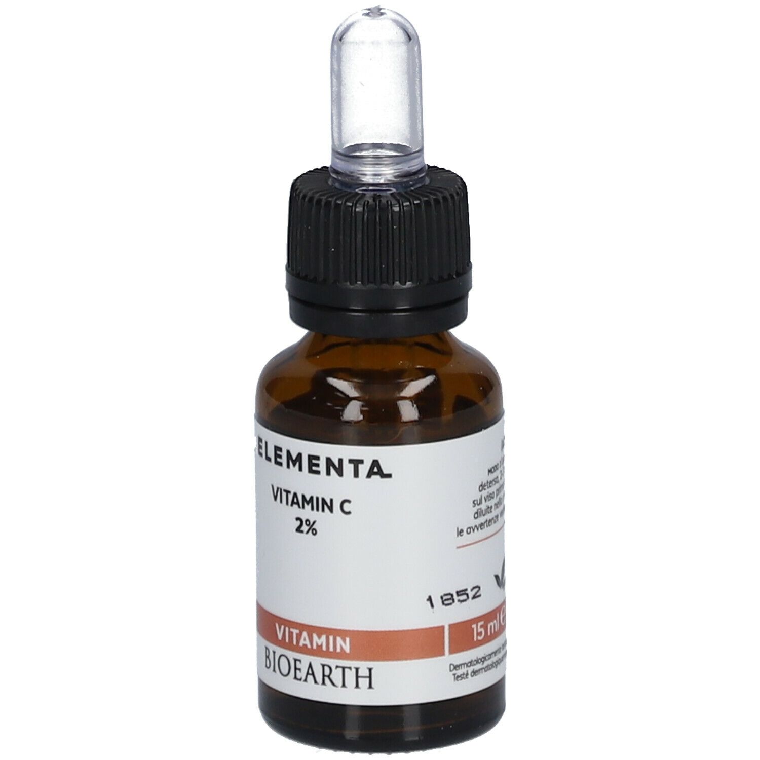 Bruine glazen fles met pipet. Etiket met tekst en Elementa Vitamine C 2%.