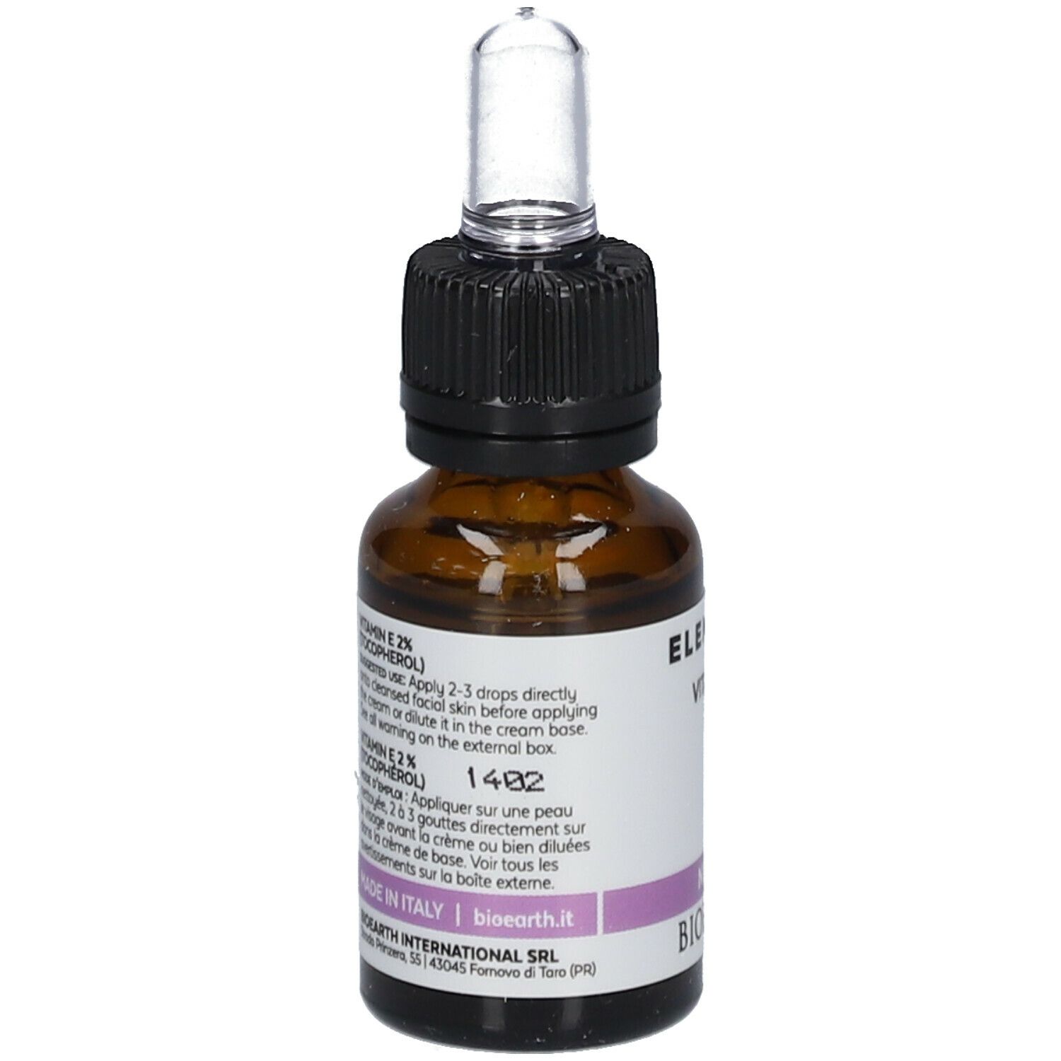 Bruine glazen fles met pipet. Label met tekst en "Elementa Vitamin E 2%".